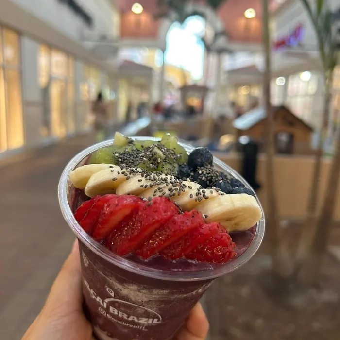 An açaí cup with strawberry, kiwi and blueberries in the outlet walkway
