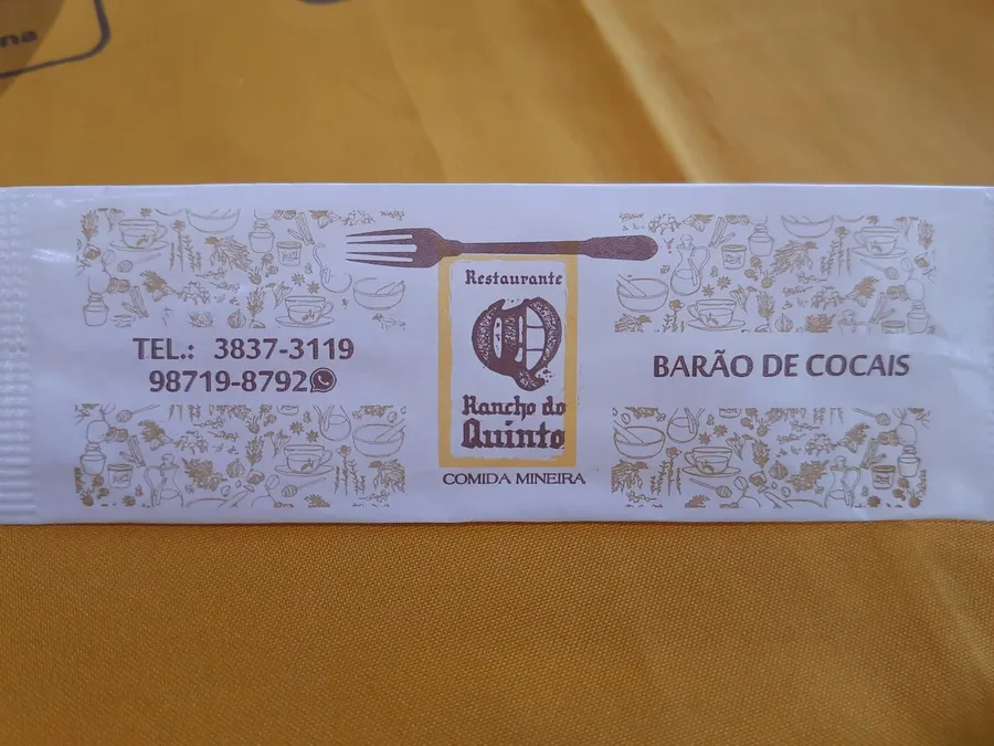 Envelope do talher do Rancho do Quinto com o WhatsApp impresso