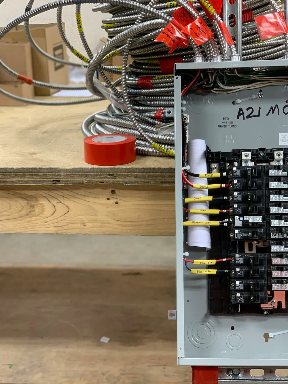 Painel elétrico residencial aberto